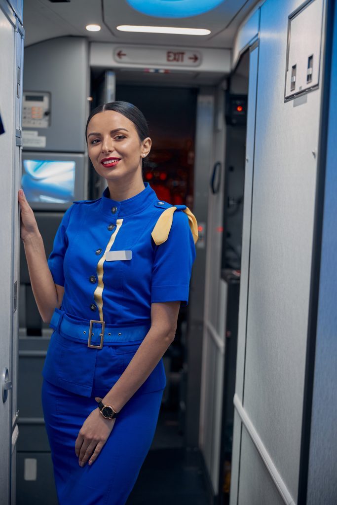 Comissária de voo em aeronave